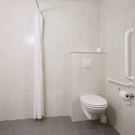 B&B Hotel Hyeres 2* Hyères
