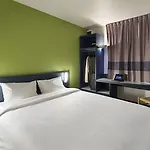 ホテル B&B Hotel Hyeres 2*