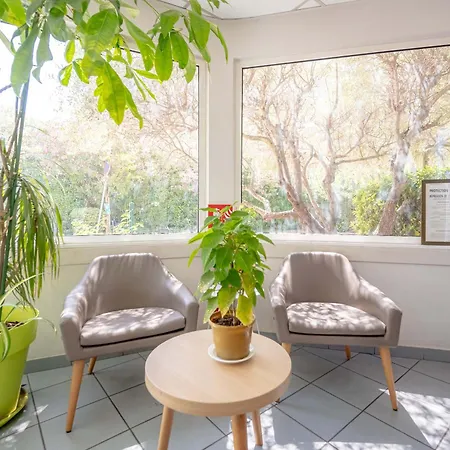 Szálloda B&B Hotel Hyeres 2*