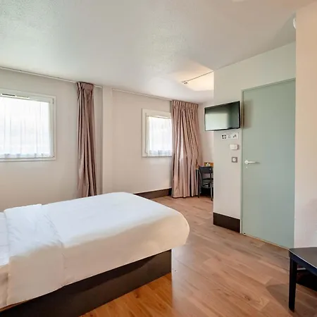 B&B Hotel Hyeres 耶尔