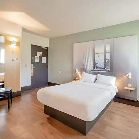 B&B Hotel Hyeres 酒店