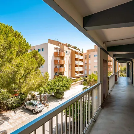 Отель B&B Hotel Hyeres 2*