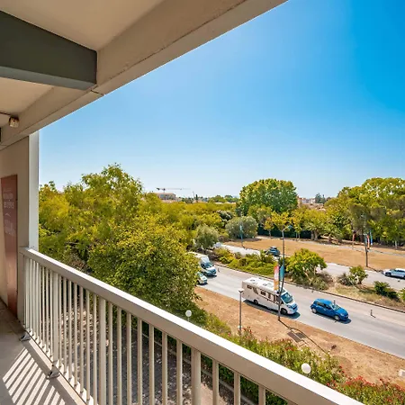 Отель B&B Hotel Hyeres Йер