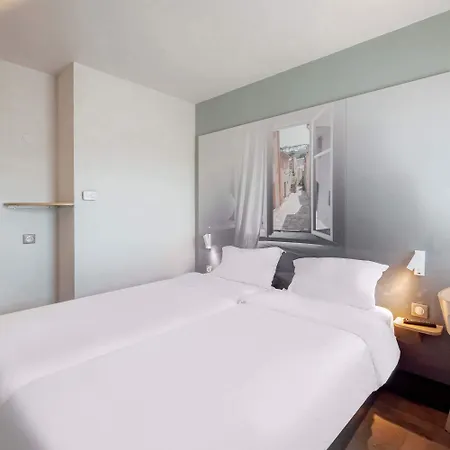 Отель B&B Hotel Hyeres 2*