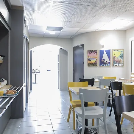 B&B Hotel Hyeres 酒店 2*