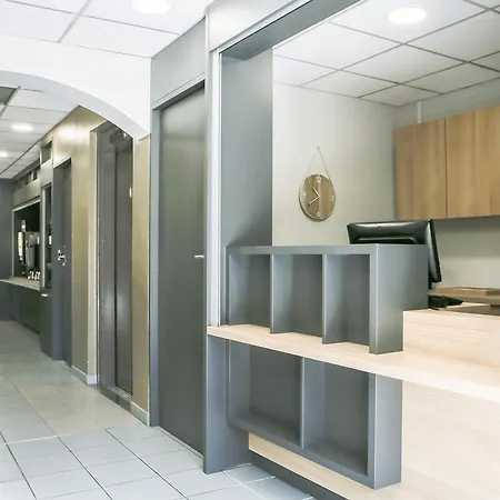 酒店 B&B Hotel Hyeres 2*