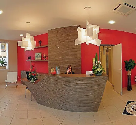 Szálloda B&B Hotel Hyeres