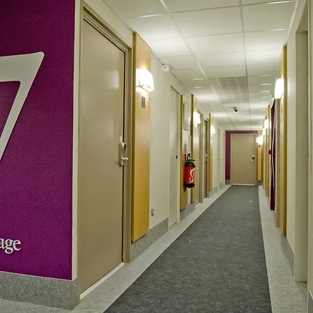 B&B Hotel Hyeres 酒店 2*