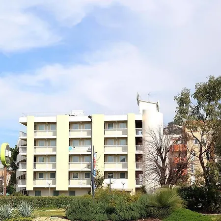 Отель B&B Hotel Hyeres 2*