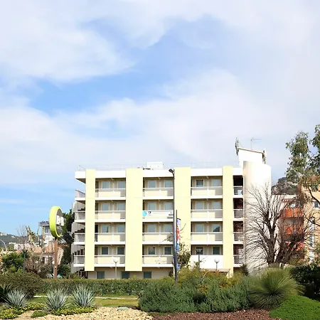 酒店 B&B Hotel Hyeres 2*