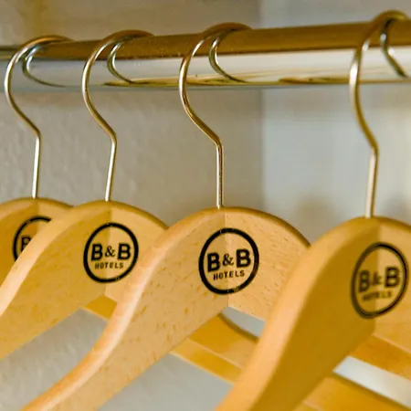 B&B Hotel Hyeres ホテル