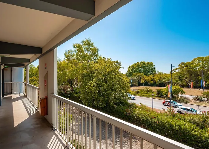 B&B Hotel Hyeres Hotell 2*