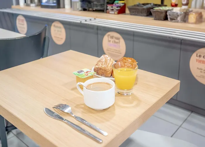 B&B HOTEL Hyères 2*