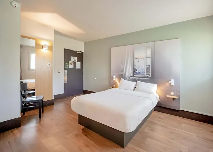 B&B HOTEL Hyères Hotel