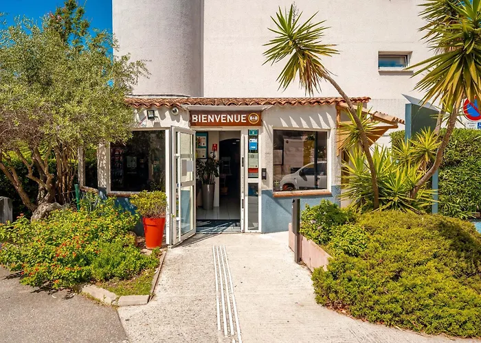 B&B HOTEL Hyères Hotel 2*