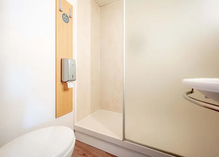 Hotell B&B Hotel Hyeres 2*