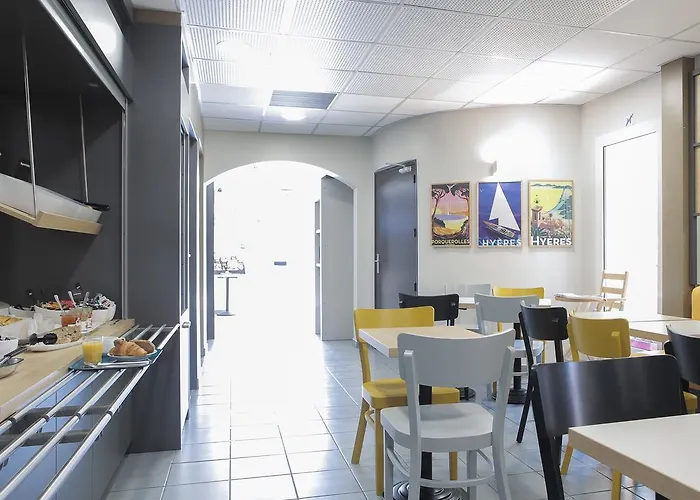 B&B Hotel Hyeres Hotell 2*