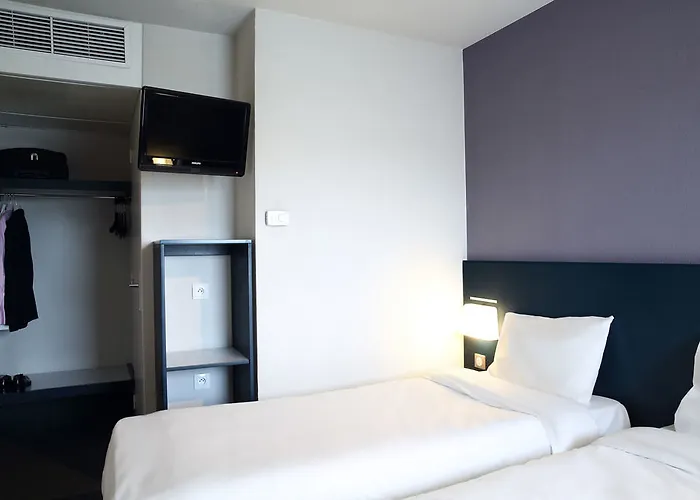 B&B Hotel Hyeres Hotell 2*