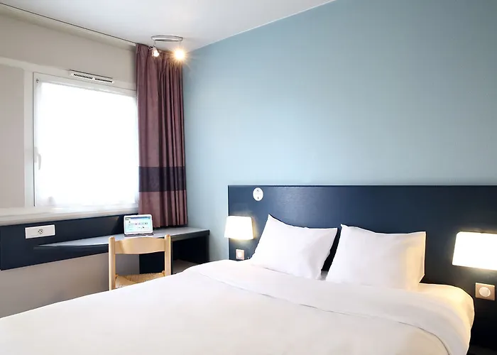 B&B Hotel Hyeres 2* Hyères