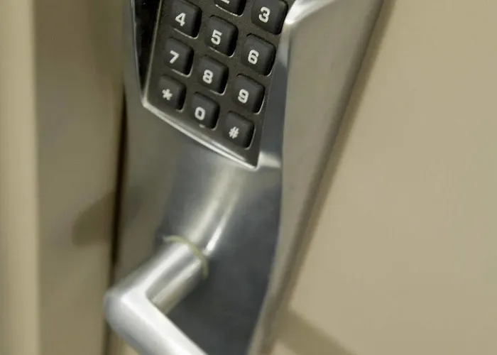 B&B Hotel Hyeres Hotell 2*