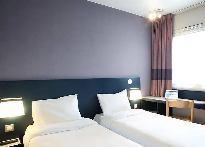 B&B HOTEL Hyères 2*