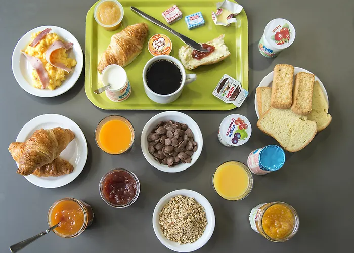 B&B HOTEL Hyères 2*