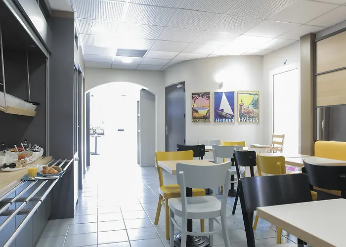 B&B Hotel Hyeres 2* Hyères