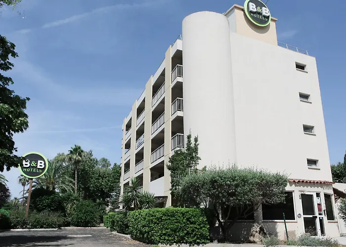 B&B HOTEL Hyères Hotel 2*