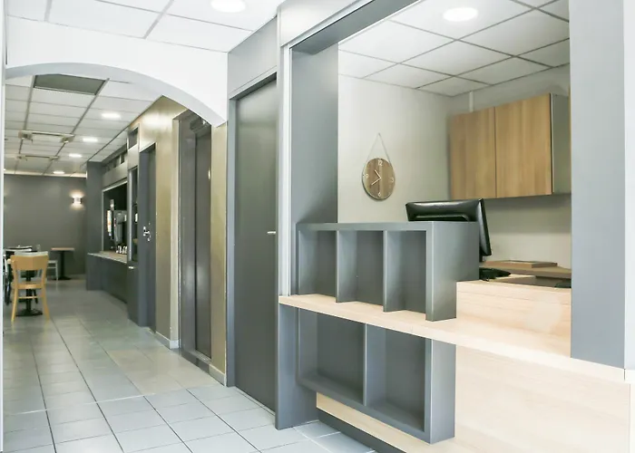 B&B HOTEL Hyères Hotel 2*