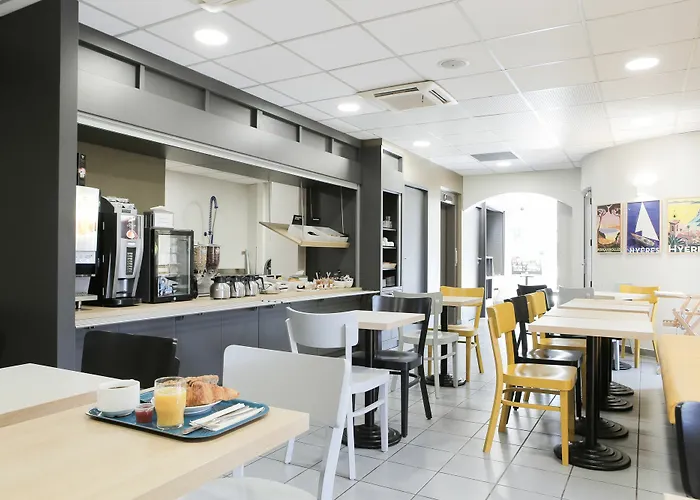 Hotell B&B Hotel Hyeres 2*