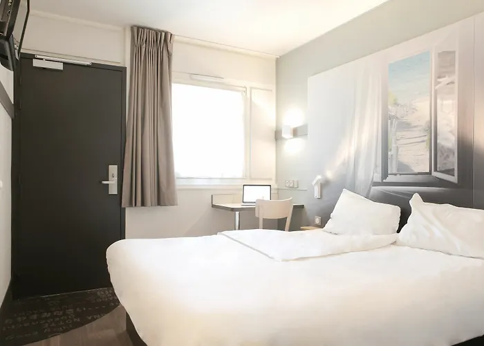 Hotel B&B HOTEL Hyères Hyères